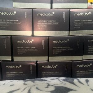Medicube Deep Vita C Capsule Cream - Black and Gray